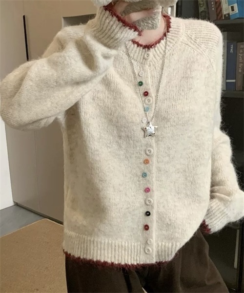 Dream garden(ドリームガーデン)の「多ボタン使いニットカーディガン(カーディガン/ボレロ・レディース・グレー/チャコールグレー/ブルー/キャメル/ベージュ/イエロー・FREE)」の11枚目の写真