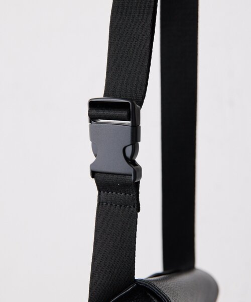 ear PAPILLONNER（イアパピヨネ）の「《uchida企画/本革》ミニワイドテープショルダーバッグ（ショルダーバッグ・レディース・ブラック・FREE）」の6枚目の写真