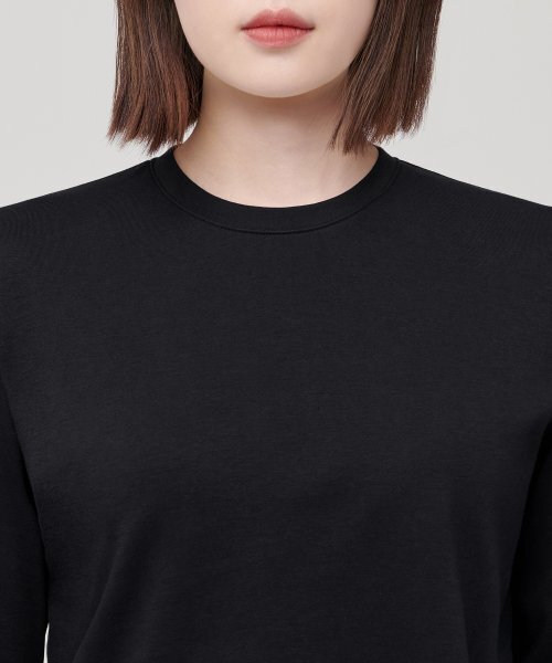 MUSINSA STANDARD WOMAN（ムシンサスタンダードウーマン）の「ウィメンズクルーネッククロップ長袖Tシャツ[ブラック]（Tシャツ/カットソー・レディース・その他・SMALL/MEDIUM/LARGE/X-SMALL）」の3枚目の写真
