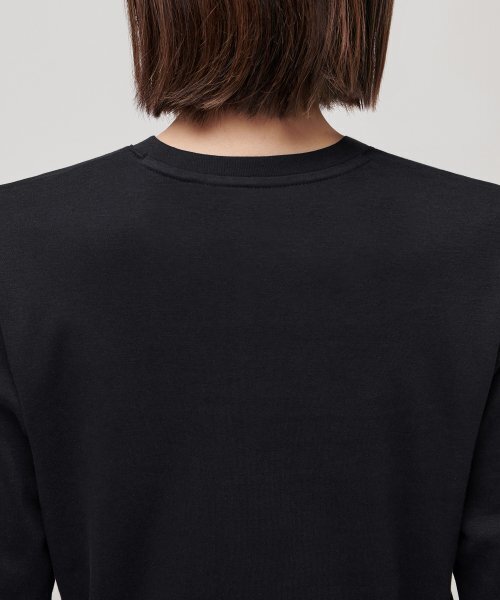MUSINSA STANDARD WOMAN（ムシンサスタンダードウーマン）の「ウィメンズクルーネッククロップ長袖Tシャツ[ブラック]（Tシャツ/カットソー・レディース・その他・SMALL/MEDIUM/LARGE/X-SMALL）」の4枚目の写真