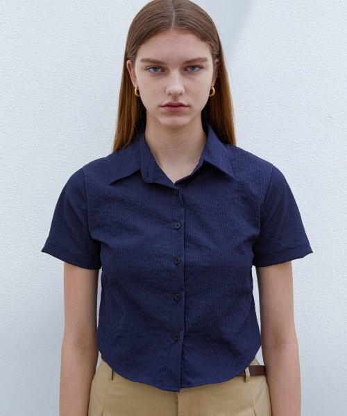 TRIP LE SENS(トリップ ル センス)の「ウィメンズクロップオールデイクリンクルシャツ_Navy(シャツ/ブラウス・レディース・その他・SMALL/MEDIUM)」の1枚目の写真