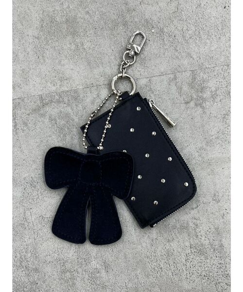 EMODA(エモダ)の「スタッズカードケースミラー(カードケース・レディース・ブラック/ネイビー/ブラウン・FREE)」の2枚目の写真