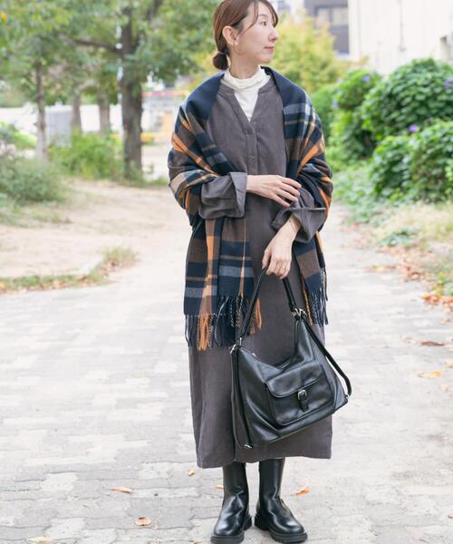 ITEMS URBANRESEARCH（アイテムズ アーバンリサーチ）の「ライトコーデュロイスキッパーワンピース（ワンピース・レディース・チャコールグレー/ブラウン/バーガンディー・FREE）」の2枚目の写真