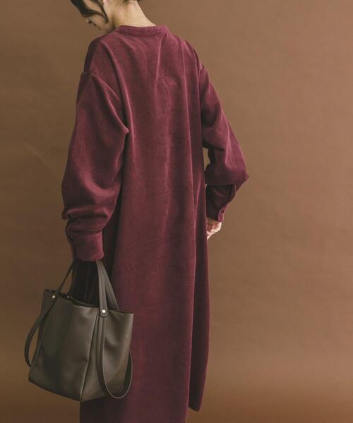 ITEMS URBANRESEARCH（アイテムズ アーバンリサーチ）の「ライトコーデュロイスキッパーワンピース（ワンピース・レディース・チャコールグレー/ブラウン/バーガンディー・FREE）」の17枚目の写真