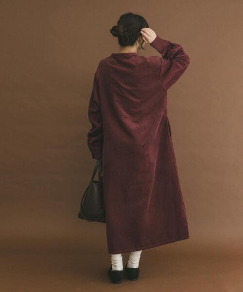 ITEMS URBANRESEARCH（アイテムズ アーバンリサーチ）の「ライトコーデュロイスキッパーワンピース（ワンピース・レディース・チャコールグレー/ブラウン/バーガンディー・FREE）」の18枚目の写真
