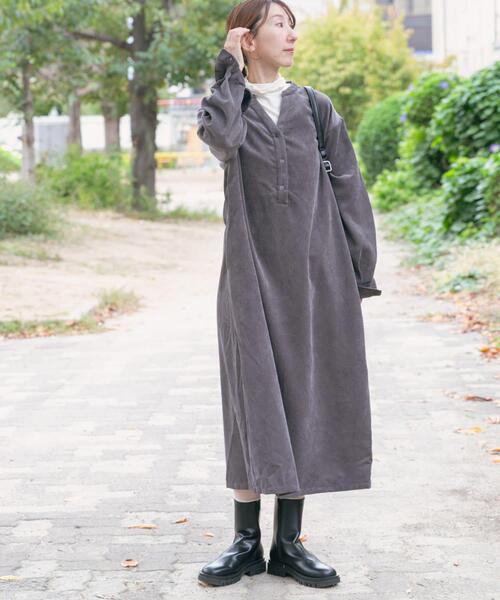 ITEMS URBANRESEARCH（アイテムズ アーバンリサーチ）の「ライトコーデュロイスキッパーワンピース（ワンピース・レディース・チャコールグレー/ブラウン/バーガンディー・FREE）」の4枚目の写真