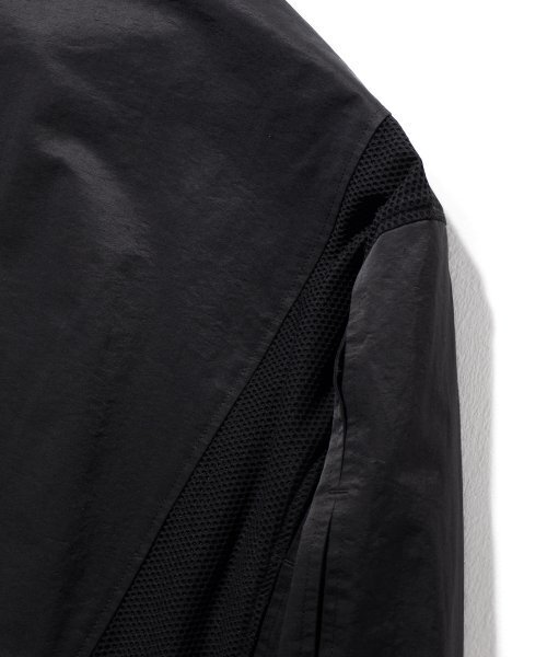 MASSNOUN(マスノウン)の「ストレインメッシュアップインバーテッドジャケットMFTJK003-BK(ナイロンジャケット・レディース・その他・LARGE/MEDIUM)」の2枚目の写真