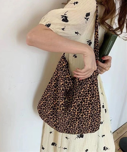 VIBGYOR(ヴィブジョー)の「ヒョウ柄キャンバスショルダーバッグ/レオパード/レディース(NEZ)(ショルダーバッグ・レディース・ホワイト/ブラウン・FREE)」の2枚目の写真