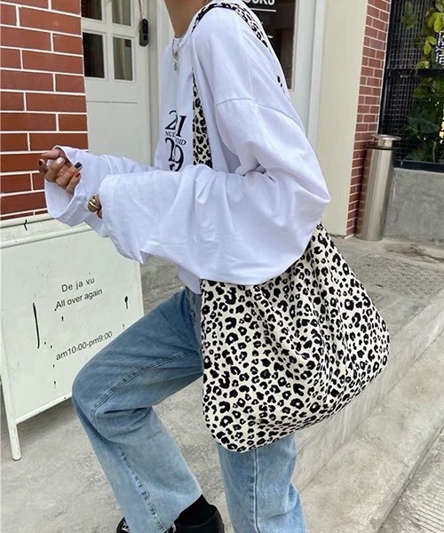 VIBGYOR(ヴィブジョー)の「ヒョウ柄キャンバスショルダーバッグ/レオパード/レディース(NEZ)(ショルダーバッグ・レディース・ホワイト/ブラウン・FREE)」の4枚目の写真
