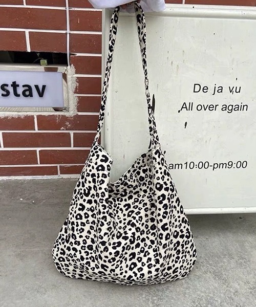 VIBGYOR(ヴィブジョー)の「ヒョウ柄キャンバスショルダーバッグ/レオパード/レディース(NEZ)(ショルダーバッグ・レディース・ホワイト/ブラウン・FREE)」の5枚目の写真