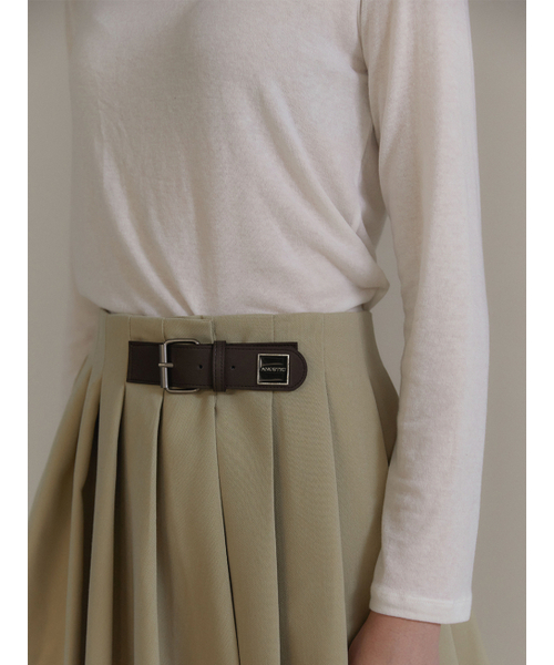ANOETIC(アノエティック)の「ANC BUCKLE PLEATS WRAP SKIRT_BEIGE(スカート・レディース・その他・MEDIUM/SMALL)」の2枚目の写真