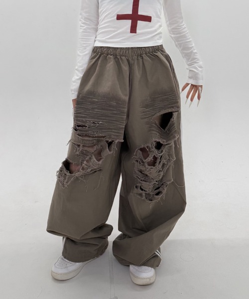 .KOM(ドットコム)の「A'GEM/9 × .kom 『.KOM/ドットケーオーエム』Destroy Track Pants/デストロイトラックパンツ(スウェットパンツ・レディース・ブラック/ブラウン・FREE)」の2枚目の写真