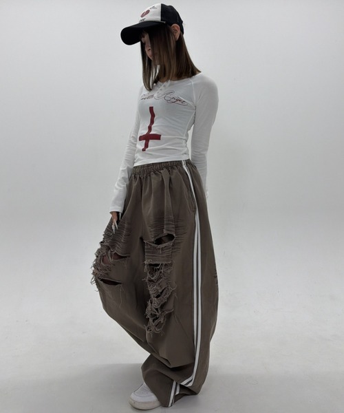 .KOM(ドットコム)の「A'GEM/9 × .kom 『.KOM/ドットケーオーエム』Destroy Track Pants/デストロイトラックパンツ(スウェットパンツ・レディース・ブラック/ブラウン・FREE)」の6枚目の写真