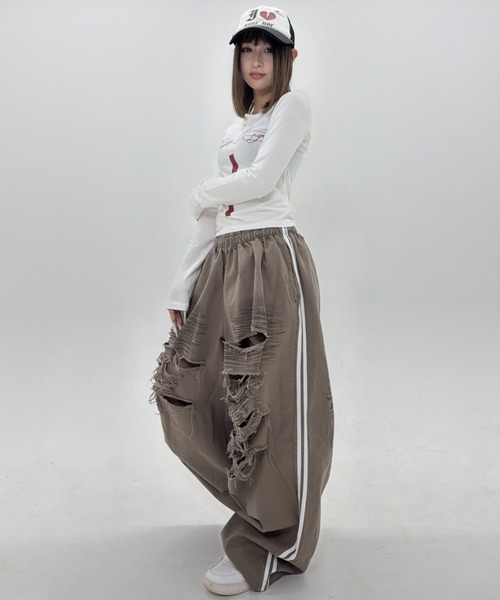 .KOM(ドットコム)の「A'GEM/9 × .kom 『.KOM/ドットケーオーエム』Destroy Track Pants/デストロイトラックパンツ(スウェットパンツ・レディース・ブラック/ブラウン・FREE)」の7枚目の写真