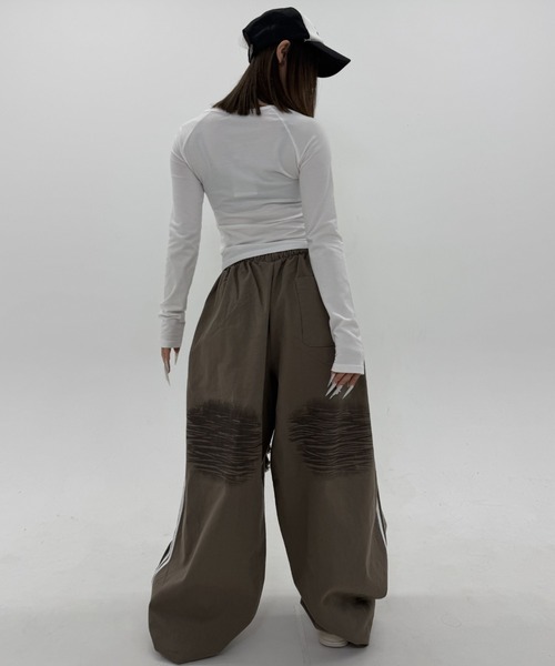 .KOM(ドットコム)の「A'GEM/9 × .kom 『.KOM/ドットケーオーエム』Destroy Track Pants/デストロイトラックパンツ(スウェットパンツ・レディース・ブラック/ブラウン・FREE)」の8枚目の写真
