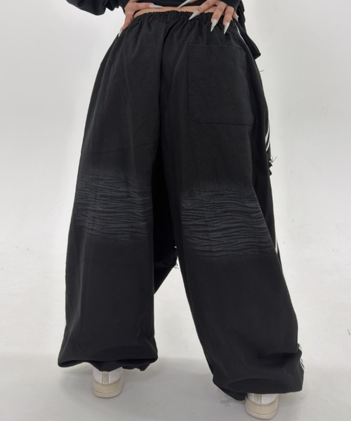 .KOM(ドットコム)の「A'GEM/9 × .kom 『.KOM/ドットケーオーエム』Destroy Track Pants/デストロイトラックパンツ(スウェットパンツ・レディース・ブラック/ブラウン・FREE)」の14枚目の写真