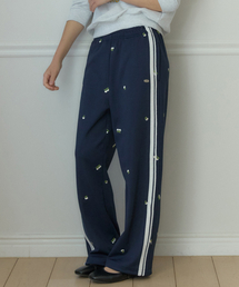 OURHOPE（アワーホープ）の「マガレット刺繍トラックパンツ - ネイビー（スウェットパンツ）」