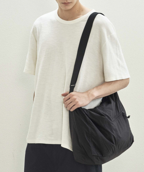 KANEITEI(カネイテイ)の「LIGHTWEIGHT MESSENGER BAG (BLACK) / RECYCLED(メッセンジャーバッグ・レディース・その他・MEDIUM)」の1枚目の写真