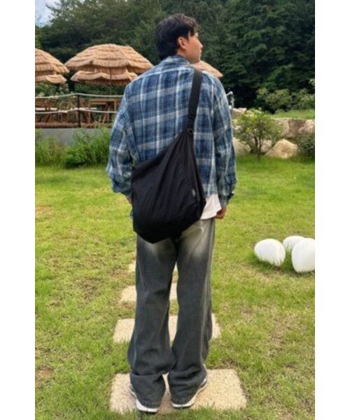 KANEITEI(カネイテイ)の「LIGHTWEIGHT MESSENGER BAG (BLACK) / RECYCLED(メッセンジャーバッグ・レディース・その他・MEDIUM)」の16枚目の写真
