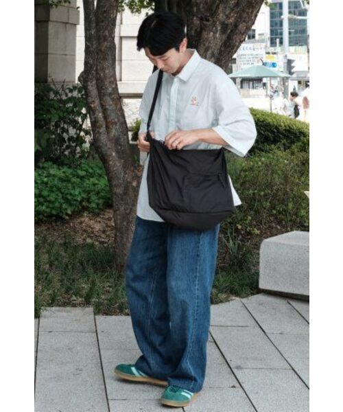 KANEITEI(カネイテイ)の「LIGHTWEIGHT MESSENGER BAG (BLACK) / RECYCLED(メッセンジャーバッグ・レディース・その他・MEDIUM)」の3枚目の写真