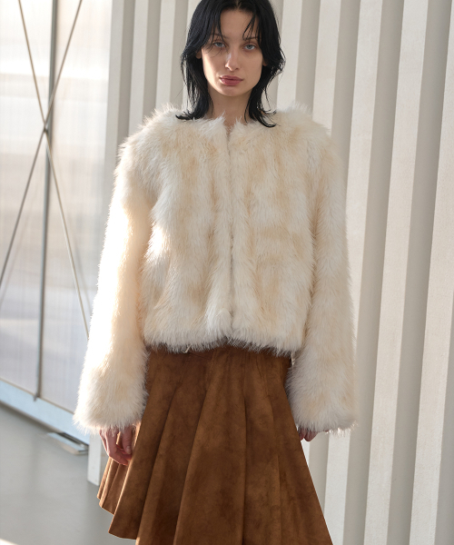 320SHOWROOM(320ショールーム)の「Faux Fox Fur Short Jacket Ivory(ムートンコート・レディース・アイボリー・FREE)」の7枚目の写真