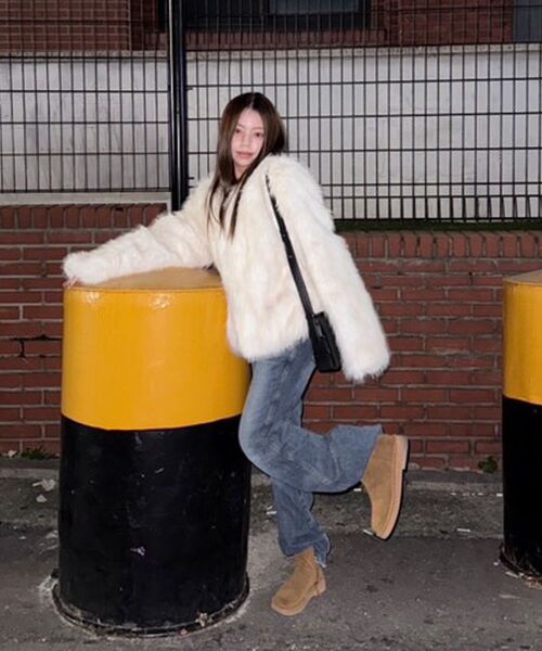 320SHOWROOM(320ショールーム)の「Faux Fox Fur Short Jacket Ivory(ムートンコート・レディース・アイボリー・FREE)」の2枚目の写真