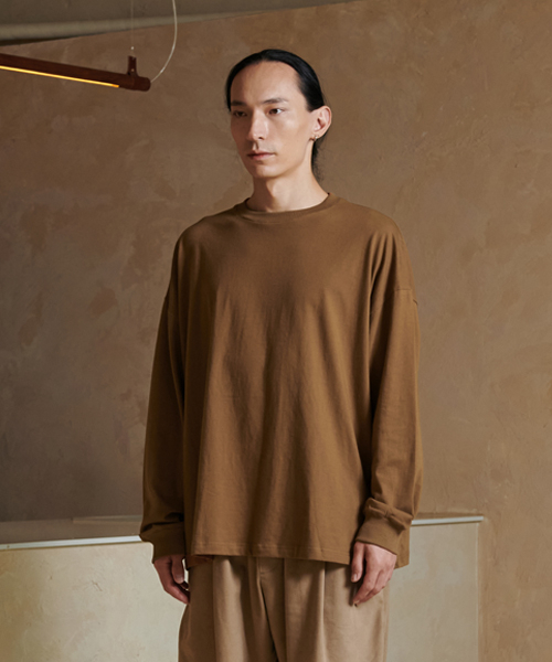ARDENT VELLONA(アーデントベローナ)の「オリジナルエッセンティックオーバーサイズロングスリーブ_ブラウン(Tシャツ/カットソー・レディース・その他・SMALL/MEDIUM)」の2枚目の写真