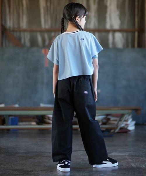 THE NORTH FACE(ザノースフェイス)の「THE NORTH FACE ザ・ノース・フェイス ワイドシルエット ショート Tシャツ NTJ32603(Tシャツ/カットソー・キッズ・オフホワイト/グレー×サックスブルー/ブラック・160cm/150cm/140cm/130cm)」の5枚目の写真