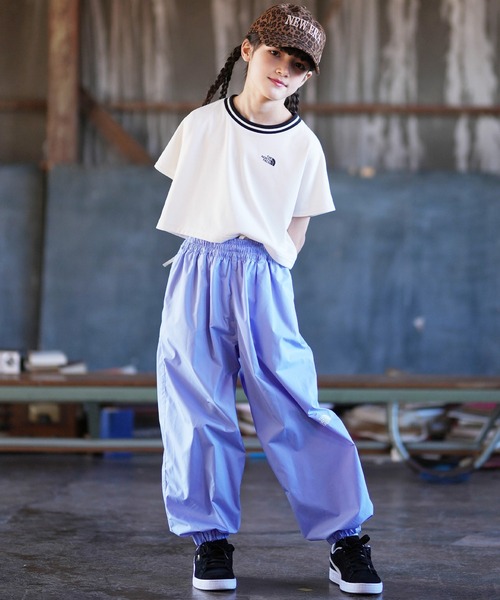 THE NORTH FACE(ザノースフェイス)の「THE NORTH FACE ザ・ノース・フェイス ワイドシルエット ショート Tシャツ NTJ32603(Tシャツ/カットソー・キッズ・オフホワイト/グレー×サックスブルー/ブラック・160cm/150cm/140cm/130cm)」の10枚目の写真