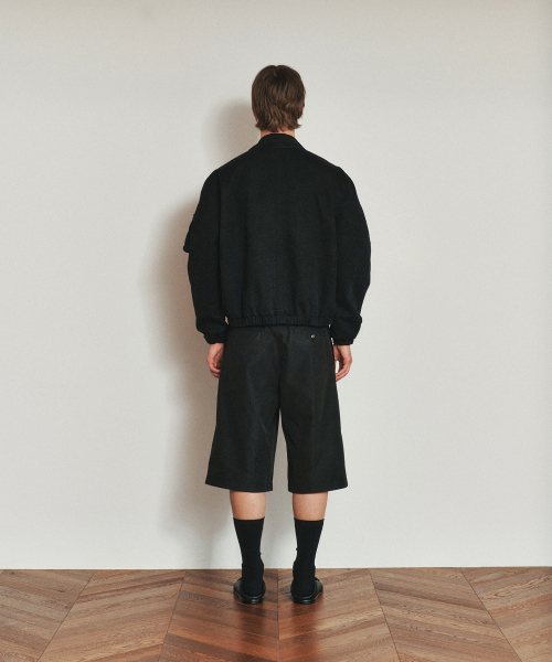 HEUTE(ホイテ)の「NIC VINTAGE WASHED JUMPER (BLACK)(ブルゾン・メンズ・ブラック・M/L)」の2枚目の写真
