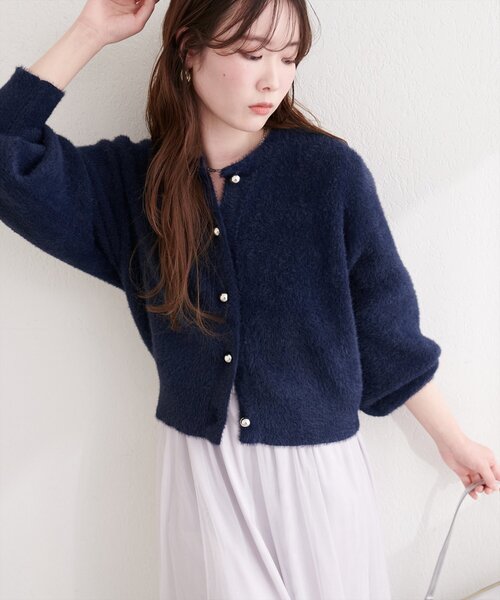 natural couture（ナチュラルクチュール）の「ころりん釦クルーネックシャギーカーディガン（カーディガン/ボレロ・レディース・ネイビー/ピンク/アイボリー/グレイッシュベージュ/サックスブルー/チャコールグレー・FREE）」の14枚目の写真
