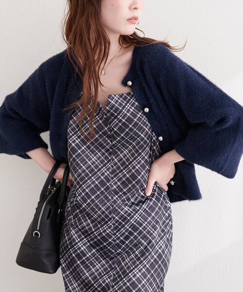 natural couture（ナチュラルクチュール）の「ころりん釦クルーネックシャギーカーディガン（カーディガン/ボレロ・レディース・ネイビー/ピンク/アイボリー/グレイッシュベージュ/サックスブルー/チャコールグレー・FREE）」の10枚目の写真