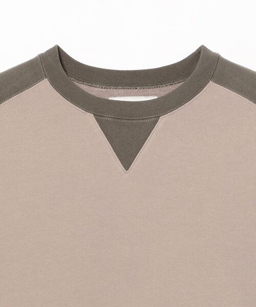 BEAMS T(ビームスティー)の「C.E / PANEL SHOULDER CREW NECK(スウェット・メンズ・ベージュ・XL/L/M)」の3枚目の写真