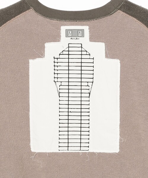 BEAMS T(ビームスティー)の「C.E / PANEL SHOULDER CREW NECK(スウェット・メンズ・ベージュ・XL/L/M)」の6枚目の写真