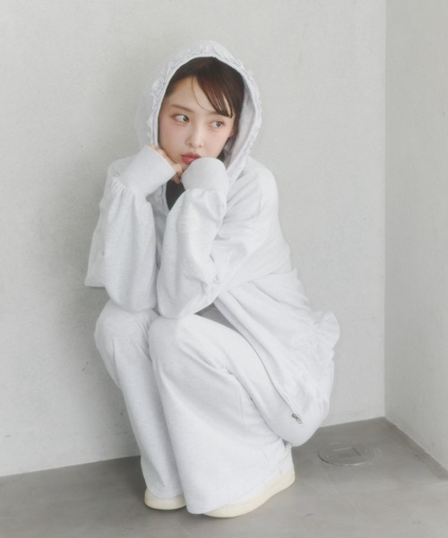 Lallana(ララーナ)の「Lame coco frill straight sweatpants/ラメココフリルストレートスウェットパンツ(その他パンツ・レディース・グレー/ブラック・SMALL/FREE)」の11枚目の写真