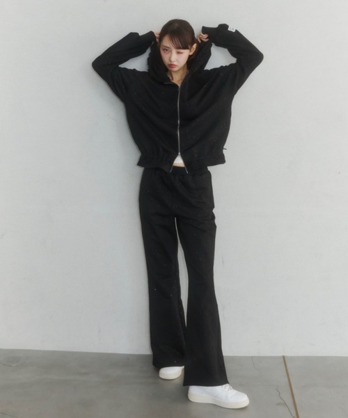 Lallana(ララーナ)の「Lame coco frill straight sweatpants/ラメココフリルストレートスウェットパンツ(その他パンツ・レディース・グレー/ブラック・SMALL/FREE)」の4枚目の写真