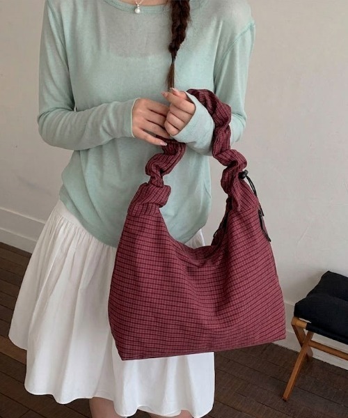 Teem Store(チームストア)の「【新色追加!】【大容量/A4対応◎/PC収納◎】【ユニセックス】斜めがけチェック柄サイドポケットシャーリングビッグショルダーバッグ トラベルバッグ(ショルダーバッグ・レディース・ブラック/グレー/ブラウン/ライトブラウン/レッド・F)」の14枚目の写真
