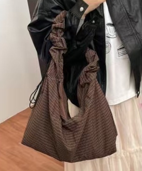 Teem Store(チームストア)の「【新色追加!】【大容量/A4対応◎/PC収納◎】【ユニセックス】斜めがけチェック柄サイドポケットシャーリングビッグショルダーバッグ トラベルバッグ(ショルダーバッグ・レディース・ブラック/グレー/ブラウン/ライトブラウン/レッド・F)」の19枚目の写真