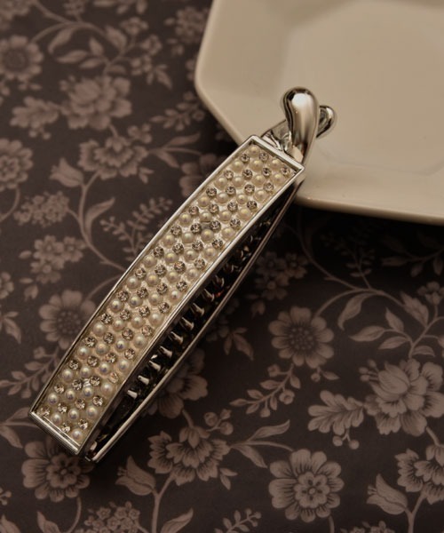 VIBGYOR Women（ヴィブジョー　ウィメン）の「【resonance】キラキラ メタル バナナクリップ【オケージョン】（バレッタ/ヘアクリップ・レディース・ゴールド系1/シルバー・FREE）」の4枚目の写真