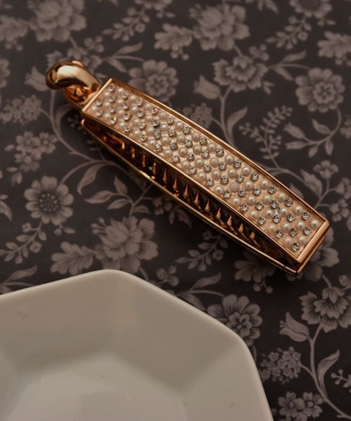 VIBGYOR Women（ヴィブジョー　ウィメン）の「【resonance】キラキラ メタル バナナクリップ【オケージョン】（バレッタ/ヘアクリップ・レディース・ゴールド系1/シルバー・FREE）」の6枚目の写真