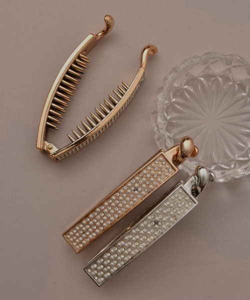 VIBGYOR Women（ヴィブジョー　ウィメン）の「【resonance】キラキラ メタル バナナクリップ【オケージョン】（バレッタ/ヘアクリップ・レディース・ゴールド系1/シルバー・FREE）」の3枚目の写真