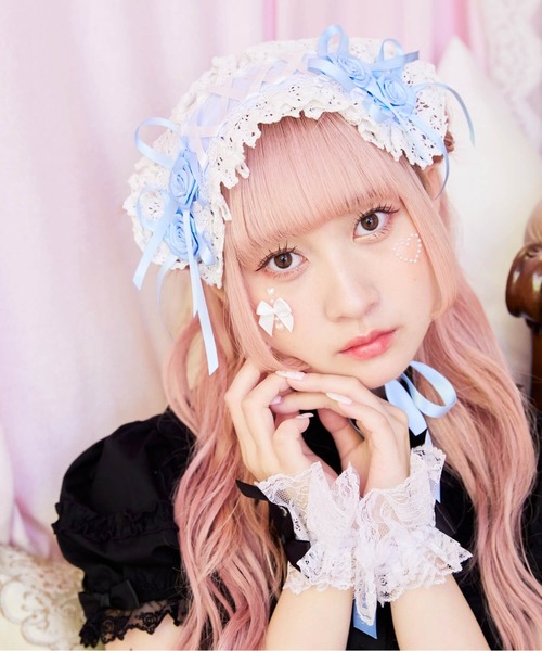 BODYLINE(ボディライン)の「レースアップ2連薔薇ヘッドドレス(その他ヘアアクセサリー・レディース・ブラック×ホワイト/ピンク/レッド/オフホワイト/ブラック/サックスブルー・FREE)」の4枚目の写真