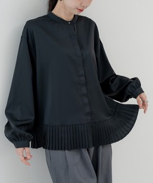 【refinedworks】裾プリーツ が印象的な バンドカラーブラウス!