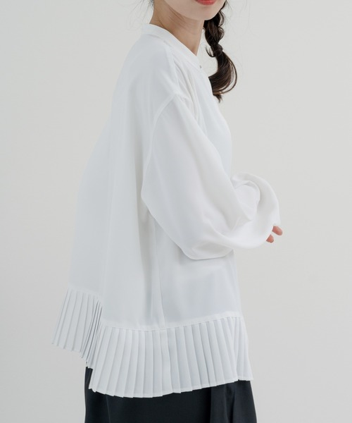 refinedworks（リファインドワークス）の「【refinedworks】裾プリーツ が印象的な バンドカラーブラウス！（シャツ/ブラウス・レディース・ホワイト/ブラック・FREE）」の6枚目の写真