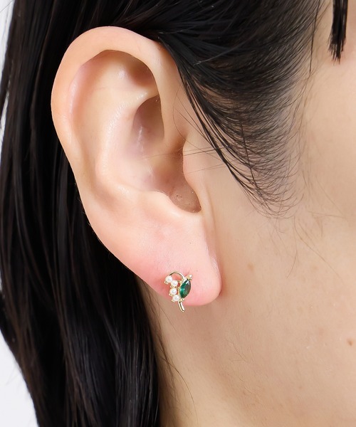 Zoule(ゾーラ)の「Zoule ゾーラ:FLOWER LETTER SERIES jewel flower letter1 花言葉 チューリップ スズラン ピアス(ピアス(両耳用)・レディース・レッド/ホワイト・FREE)」の4枚目の写真
