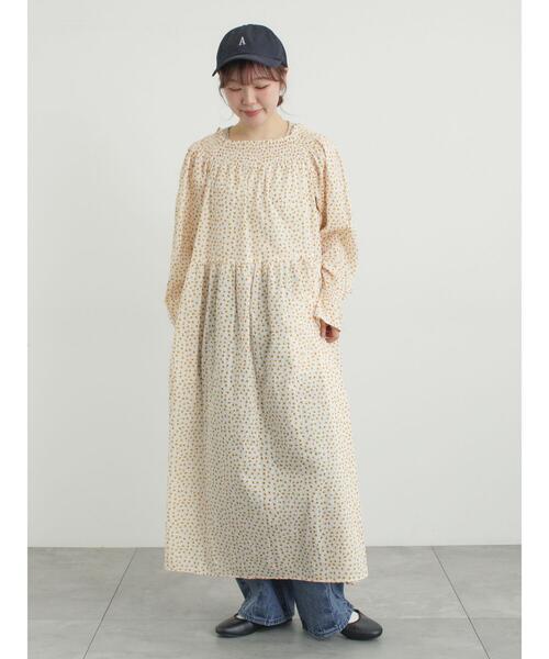 Samansa Mos2（サマンサ モスモス）の「花柄シャーリングワンピース（ワンピース・レディース・ブラック/カーキ/イエロー・M/S）」の4枚目の写真