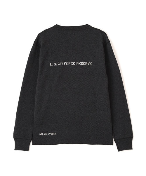 AVIREX（アヴィレックス）の「《WEB&DEPOT限定》STENCIL HONEYCOMB HENRY NECK L/S T-SHIRT/ ステンシル ハニカム ヘンリーネック 長袖Tシャツ / AVIREX / アヴィレックス（Tシャツ/カットソー・メンズ・ブラック/ホワイト系2/オリーブ系・L/2XL/XL/M）」の10枚目の写真