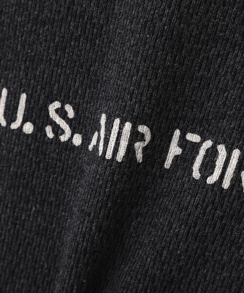 AVIREX（アヴィレックス）の「《WEB&DEPOT限定》STENCIL HONEYCOMB HENRY NECK L/S T-SHIRT/ ステンシル ハニカム ヘンリーネック 長袖Tシャツ / AVIREX / アヴィレックス（Tシャツ/カットソー・メンズ・ブラック/ホワイト系2/オリーブ系・L/2XL/XL/M）」の11枚目の写真