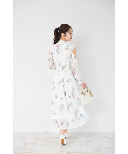 tocco closet(トッコ クローゼット)の「ラッフルフリルオープンショルダーボタニカルフラワープリントワンピース(ワンピース・レディース・オフホワイト/ブルー/ラベンダー・M)」の6枚目の写真