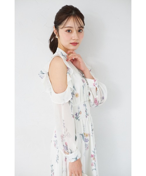 tocco closet(トッコ クローゼット)の「ラッフルフリルオープンショルダーボタニカルフラワープリントワンピース(ワンピース・レディース・オフホワイト/ブルー/ラベンダー・M)」の9枚目の写真